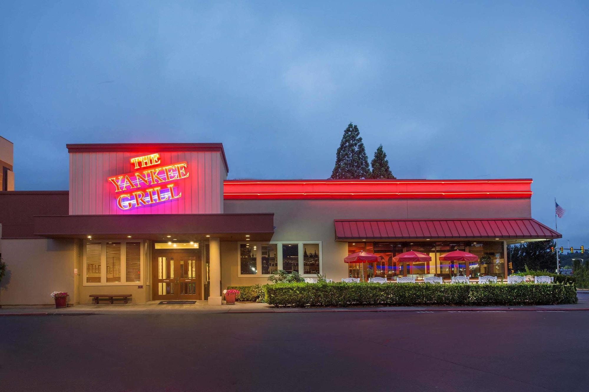 Red Lion Hotel & Conference Center - Seattle/Renton Exteriör bild
