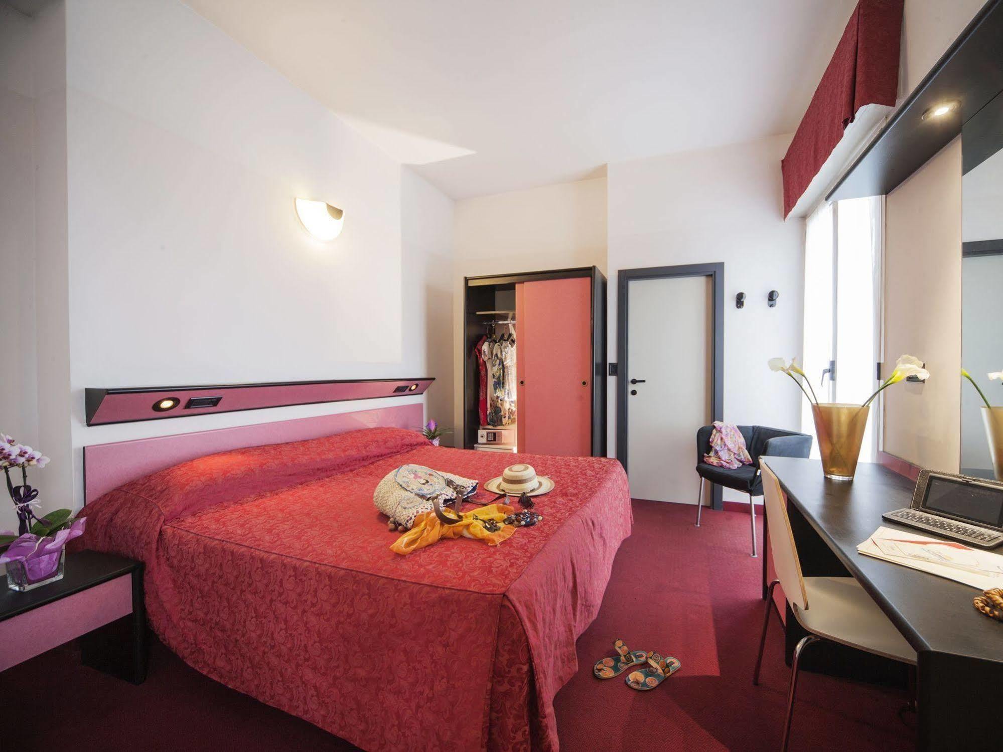 Hotel Levante Rimini Exteriör bild