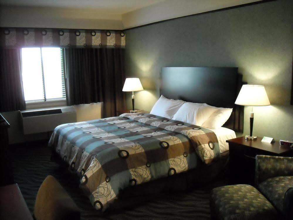 Days Inn & Suites By Wyndham Rochester Hills Mi Exteriör bild