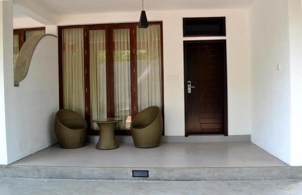 Hotel Alakamanda Anuradhapura Exteriör bild