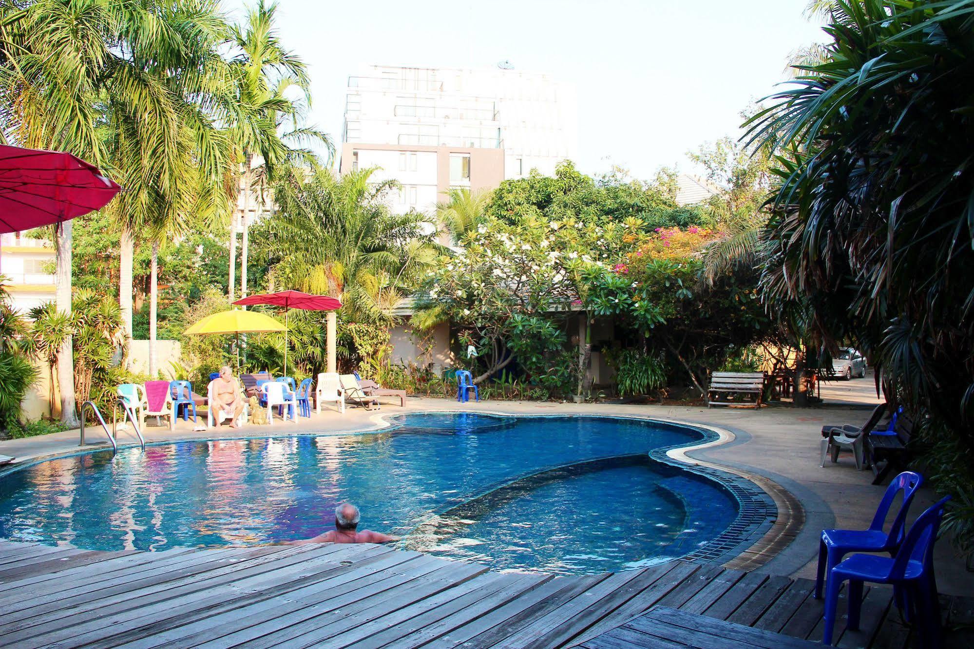 Royal Tycoon Place Hotel Pattaya Exteriör bild