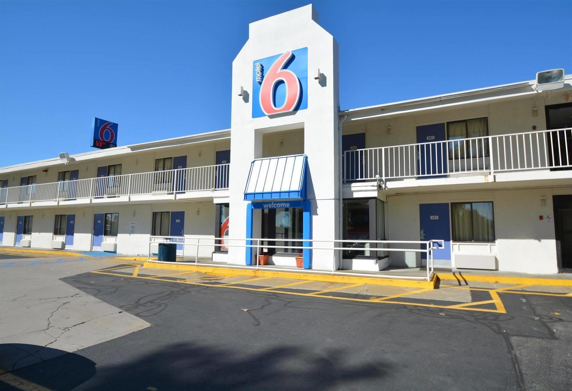 Motel 6-Chicopee, Ma - Springfield Exteriör bild