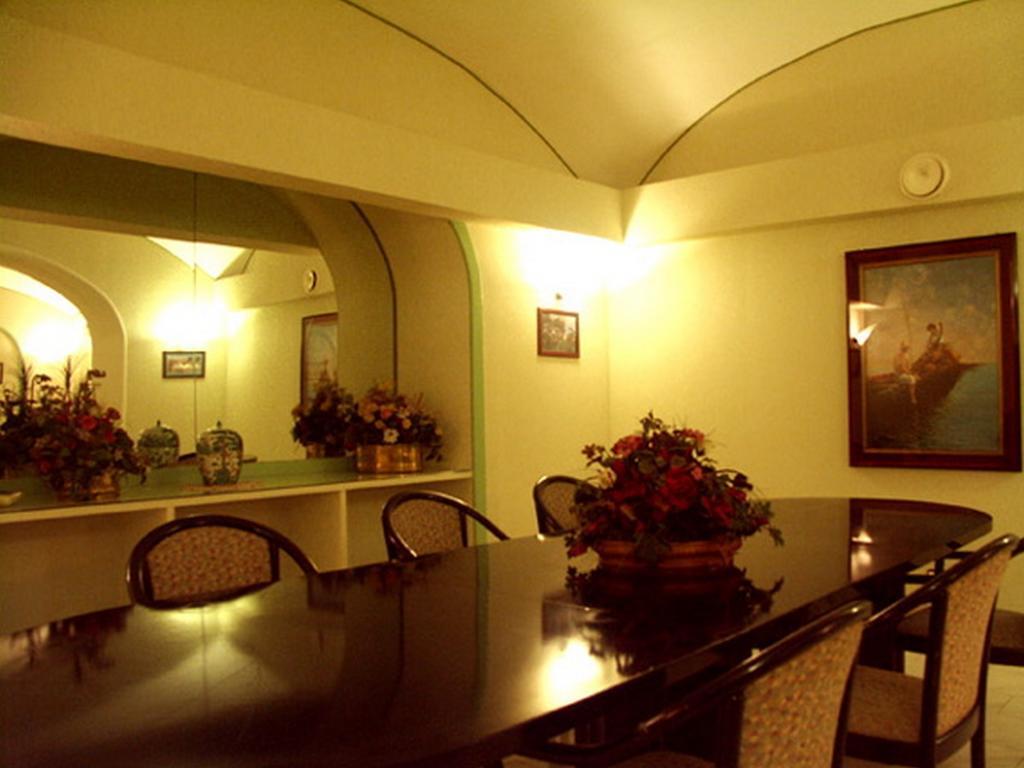Hotel Nuovo Rebecchino Neapel Bekvämligheter bild
