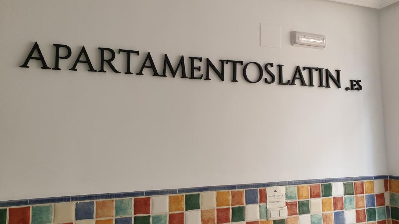 Apartamentos Latin Nerja Exteriör bild