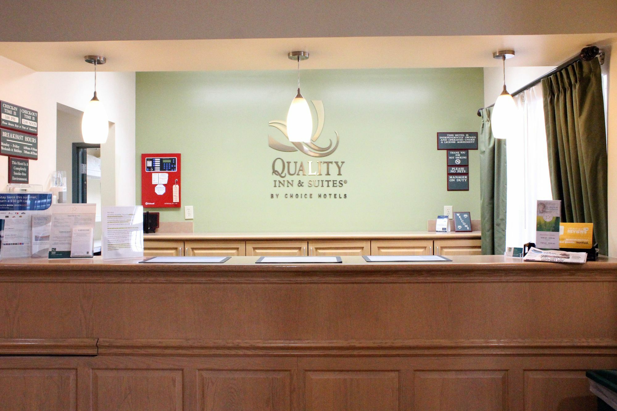 Quality Inn & Suites Cincinnati Sharonville Exteriör bild