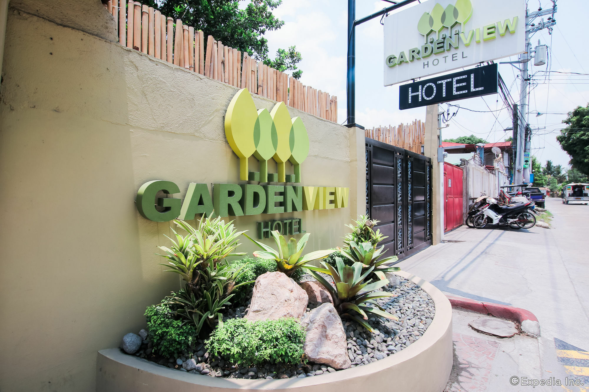 Garden View Hotel Angeles Exteriör bild