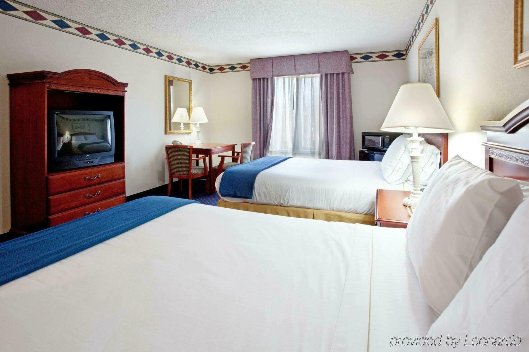 Holiday Inn Express Hotel & Suites Mebane, An Ihg Hotel Exteriör bild
