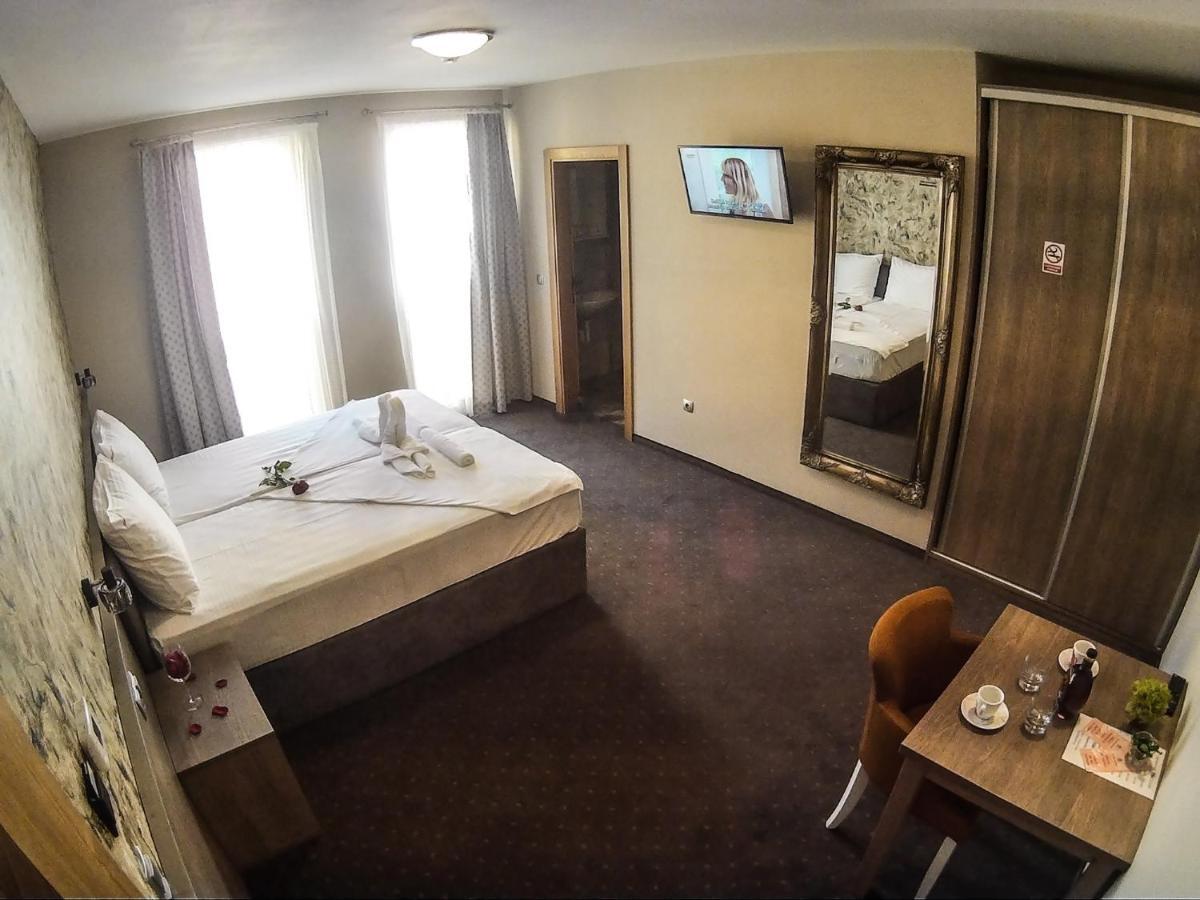 Hotel Moskva Banja Luka Exteriör bild