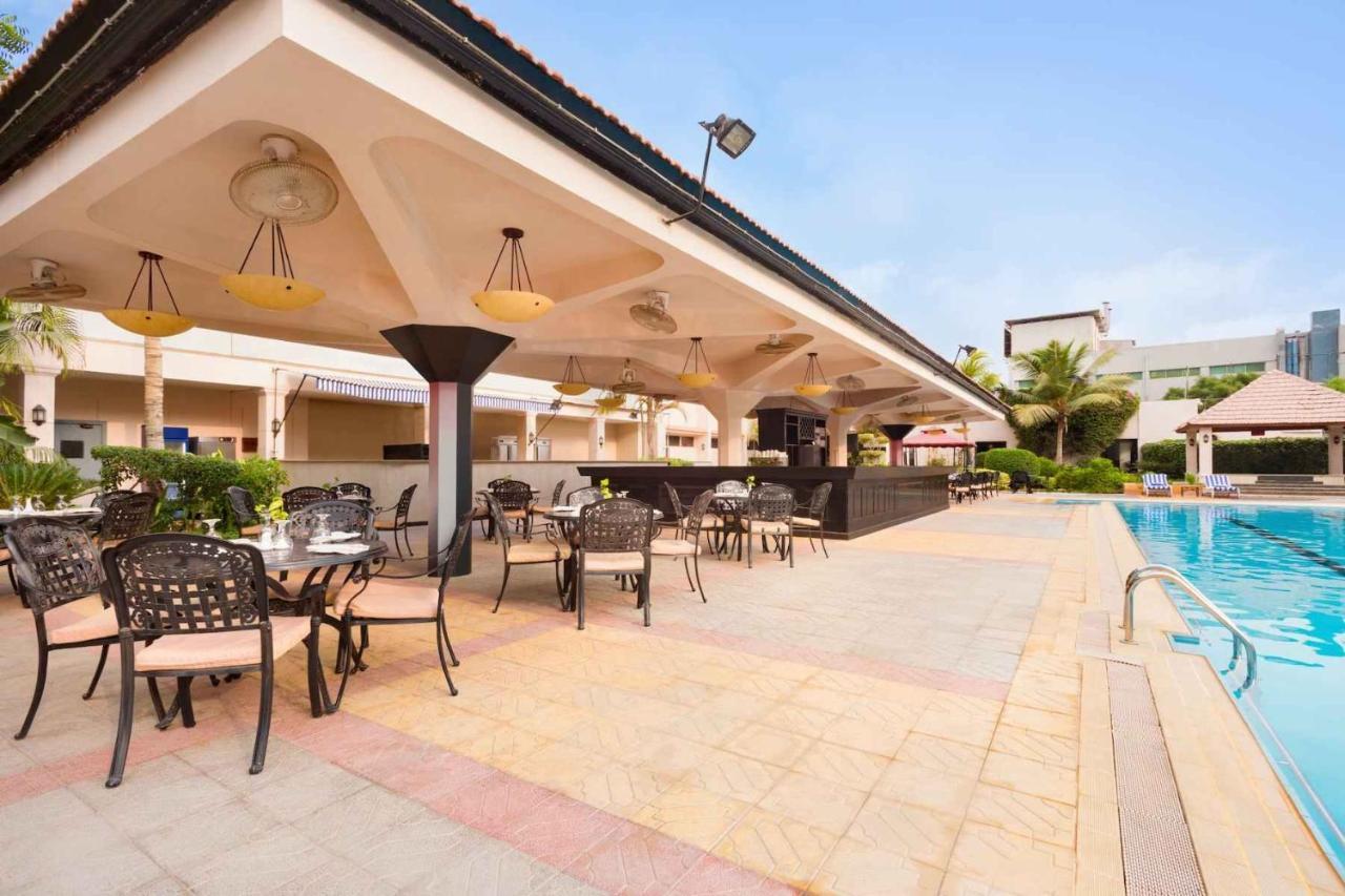Ramada Plaza By Wyndham Karachi Airport Hotel Exteriör bild