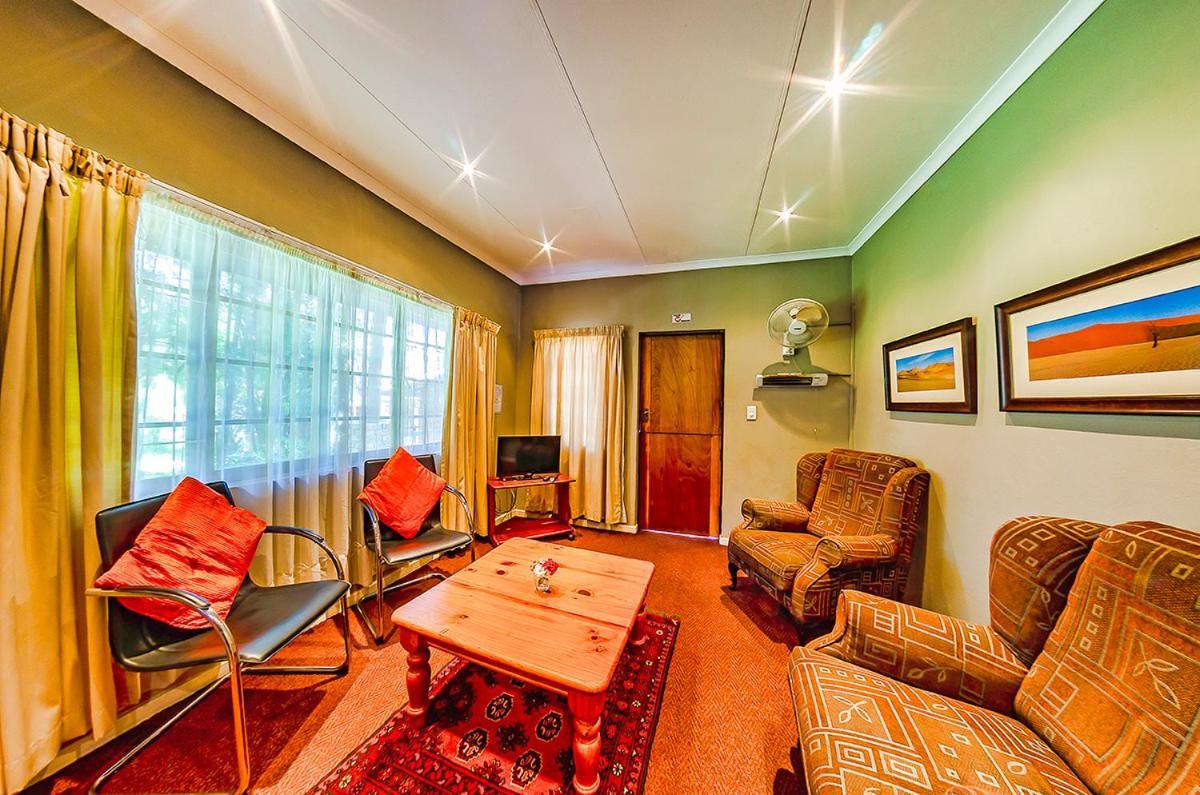 Amper Bo Guest House Pretoria-Noord Exteriör bild