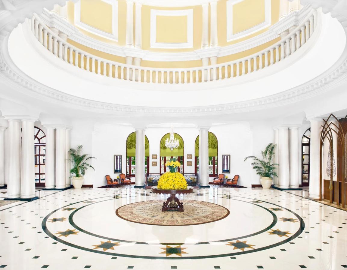 Taj Mahal Lucknow Hotell Exteriör bild