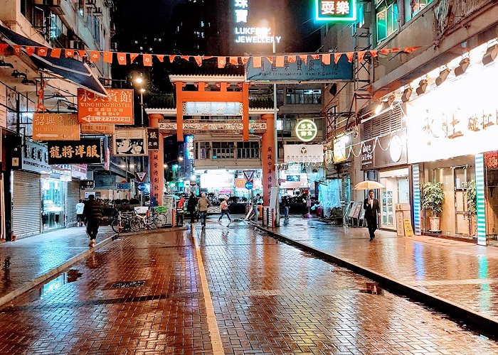 Temple Street Night Market photo