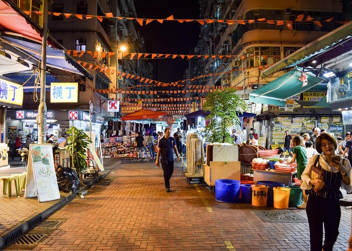 Temple Street Night Market photo