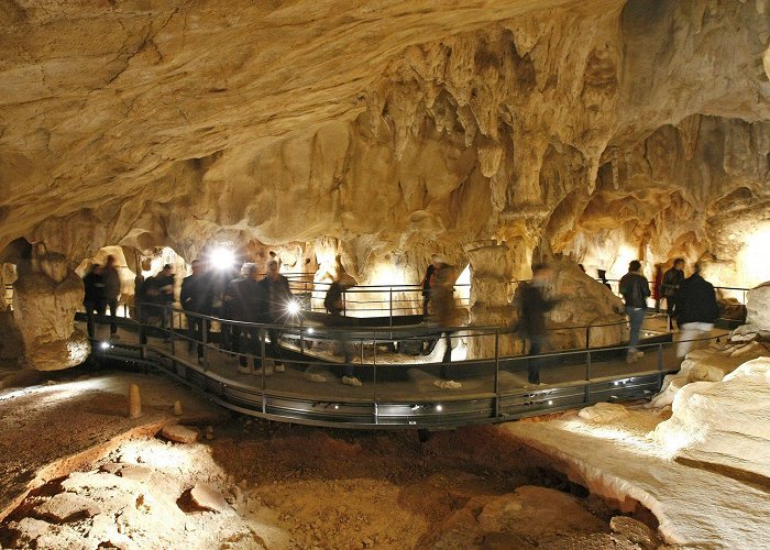 Chauvet Cave Travel: Chauvet Cave (Caverne du Pont d'Arc), France and its ... photo