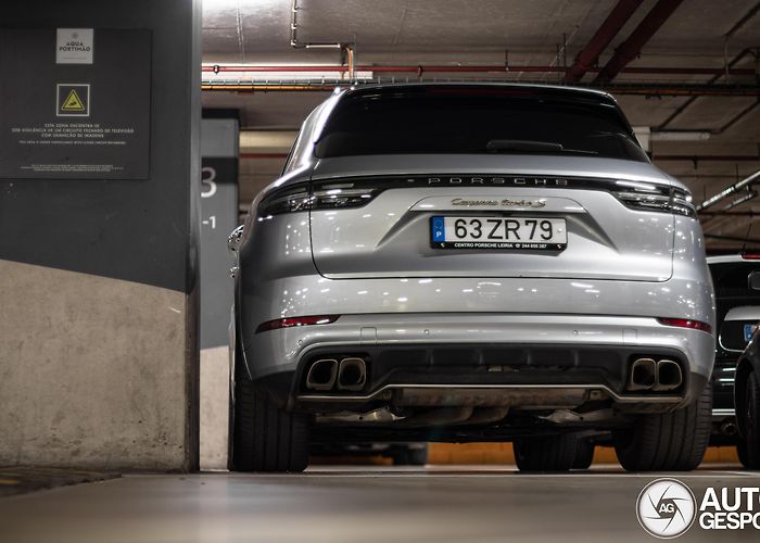 Aqua Portimao Shopping Center Porsche Cayenne Turbo S E-Hybrid - 01 February 2024 - Autogespot photo
