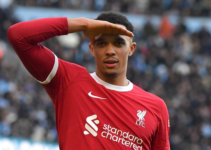 Alexander Villas Park Arsenal goes top after Liverpool halts Man City's winning streak ... photo