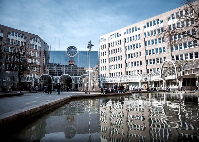 Bertha von Suttner Platz Düsseldorf prüft eine Verdopplung der Impfstraßen photo