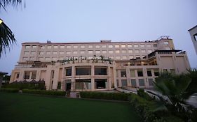 Ramada Neemrana Hotell Exterior photo