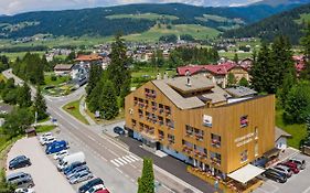 Hotel Dolomiten Toblach Exterior photo