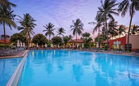 Ocean Bay Hotel & Resort Bakau Exterior photo