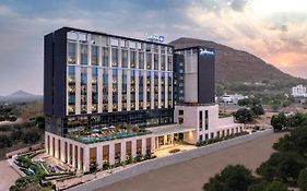 Radisson Blu Hotel & Spa, Nashik Exterior photo