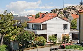 Amazing Home In Lysekil With 4 Bedrooms, Sauna And Wifi Exterior photo
