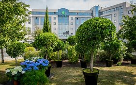 Hotel Campanile Roissy Exterior photo