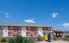 Super 8 By Wyndham Colorado Springs/Chestnut Street Motell Exterior photo