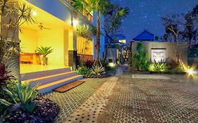 The Widyas Bali Villa Kerobokan Exterior photo