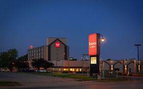 Ramada By Wyndham Cedar Rapids Hotell Exterior photo