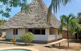 Diani Holiday House I Villa Ukunda Exterior photo