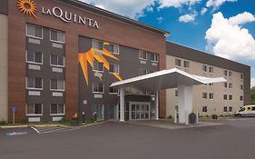 La Quinta By Wyndham Cleveland - Airport North Hotell Exterior photo