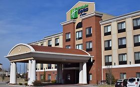 Holiday Inn Express Pratt, An Ihg Hotel Exterior photo