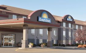 Days Inn & Suites By Wyndham Thunder Bay Exterior photo