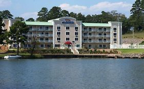 Baymont On The Lake By Wyndham Hot Springs Hotell Exterior photo