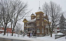 Le 100 St-Laurent Bed and Breakfast Louiseville Exterior photo