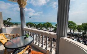 Happy Vikings - Beachfront Hotell Jomtien Beach Exterior photo