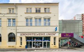 A&O Salzburg Hauptbahnhof Vandrarhem Exterior photo