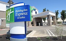 Holiday Inn Express & Suites Brentwood Exterior photo