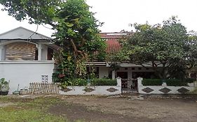 Oyo Life 91339 Pondok Kost Aulia Syariah Hotell Garut Exterior photo