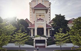 Sofitel Phnom Penh Phokeethra Hotell Exterior photo