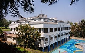 U Rivergate Karjat Hotell Exterior photo