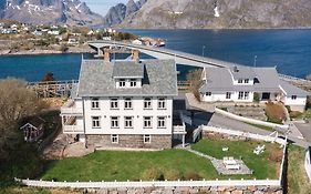 Sakrisoy Gjestegard - Manor House In Sakrisoy - Solbakken Anno 1880 Hotell Reine Exterior photo