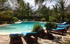 Spacious Accessible House In Watamu Shared Pool Villa Exterior photo