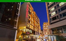 Ramada By Wyndham Istanbul Pera Taksim Hotell Exterior photo