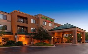 Courtyard By Marriott Traverse City Hotell Exterior photo