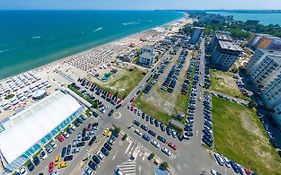 Summerland Mamaia Aparthotel Exterior photo