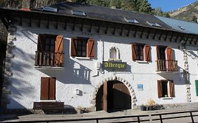 Albergue De Canfranc Estacion Vandrarhem Exterior photo