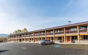 Econo Lodge Inn & Suites Kalispell - Glacier National Park Gateway Exterior photo