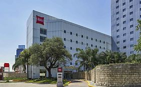 Ibis Monterrey Valle Hotell Exterior photo